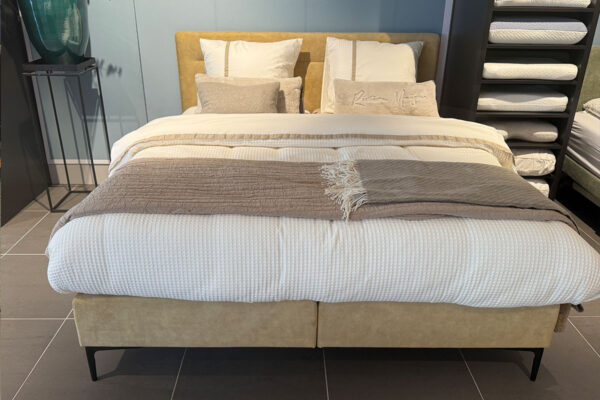 Boxspring Cinderella Tender showroommodel