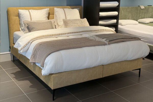 Boxspring Cinderella Tender showroommodel